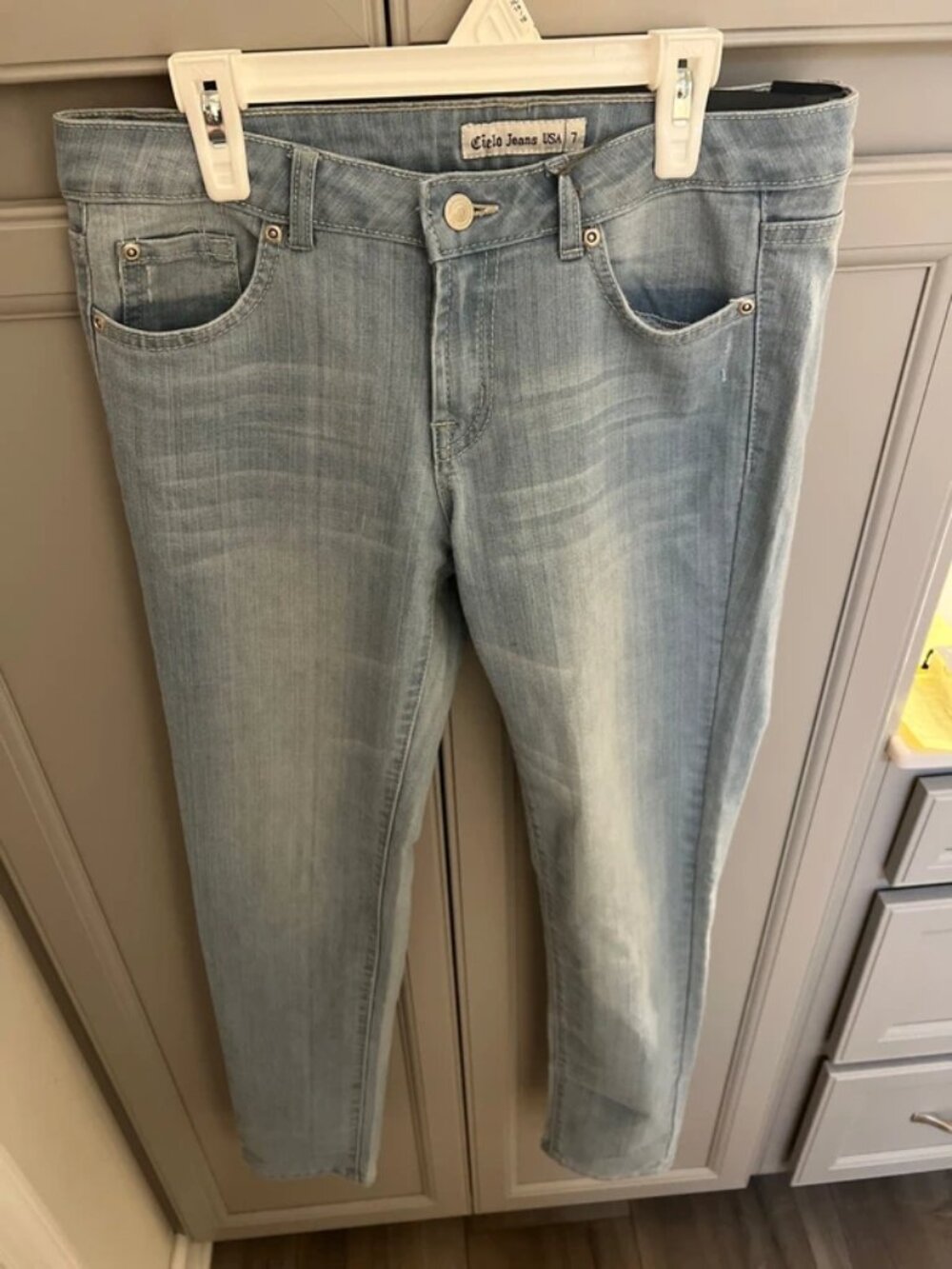 Women’s light rinse denim skinny jeans size 7
